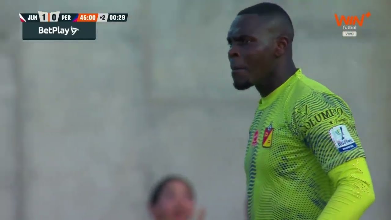 Junior Barranquilla - Deportivo Pereira — 45' Missed Penalty Luis Muriel